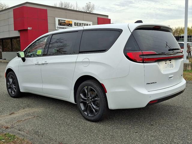 2026 Chrysler Pacifica Select AWD