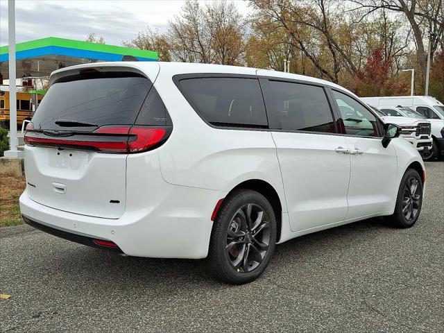 2026 Chrysler Pacifica Select AWD