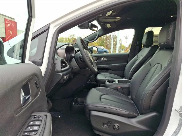 2026 Chrysler Pacifica Select AWD