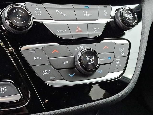2026 Chrysler Pacifica Select AWD