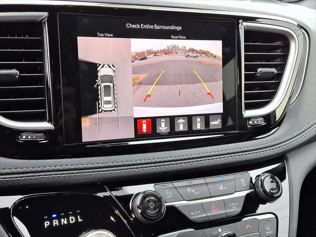 2026 Chrysler Pacifica Select AWD