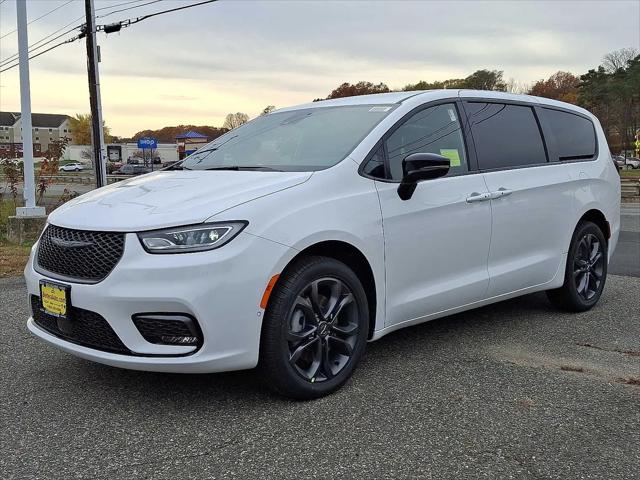 2026 Chrysler Pacifica Select AWD