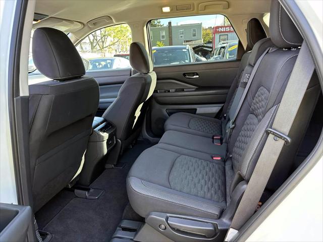 2022 Nissan Pathfinder SV 4WD [14]