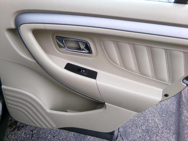 2016 Ford Taurus SE