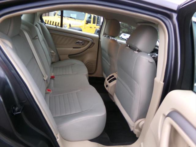 2016 Ford Taurus SE