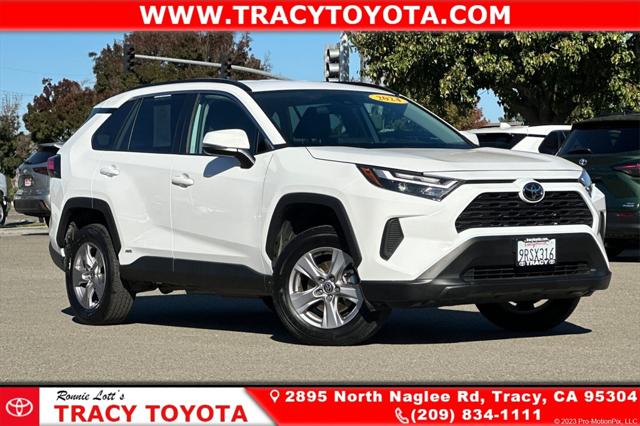 2025 Toyota RAV4 XLE's photo