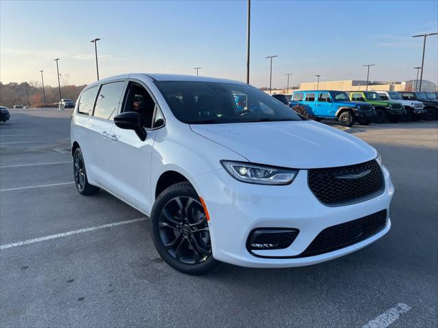 2026 Chrysler Pacifica Select AWD