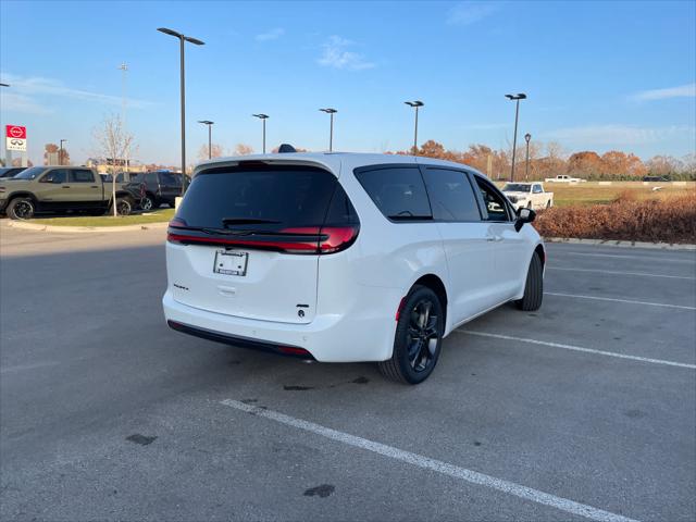 2026 Chrysler Pacifica Select AWD