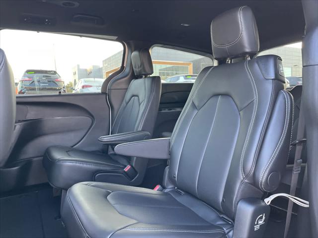 2026 Chrysler Pacifica Select AWD