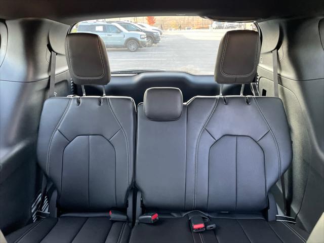 2026 Chrysler Pacifica Select AWD