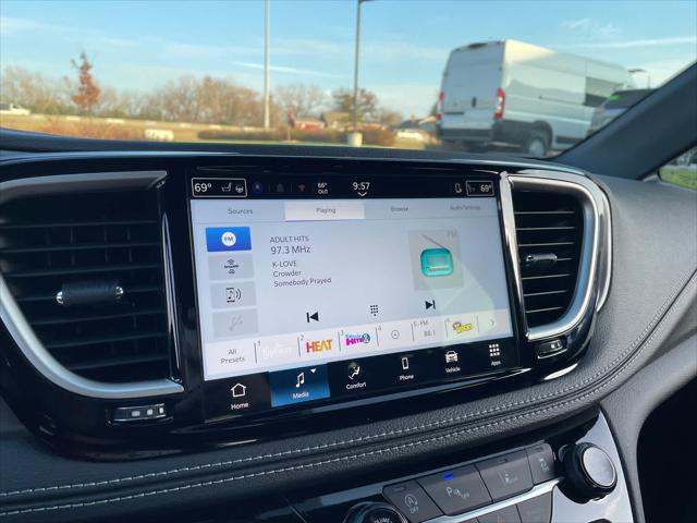 2026 Chrysler Pacifica Select AWD