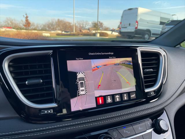 2026 Chrysler Pacifica Select AWD