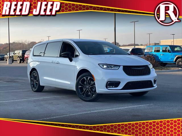 2026 Chrysler Pacifica Select AWD for sale in Overland Park, KS