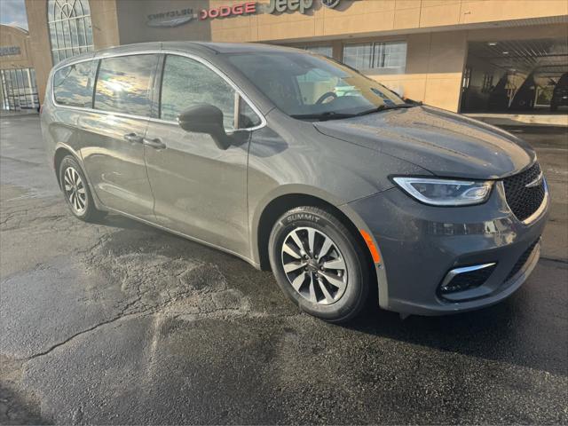 2022 Chrysler Pacifica Hybrid Touring L 2022 Chrysler Pacifica Hybrid Touring L