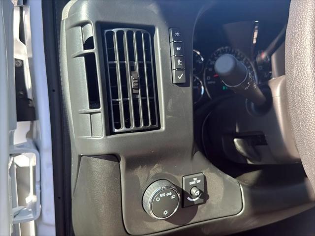 2025 GMC Savana Cargo RWD 3500 Regular Wheelbase Work Van