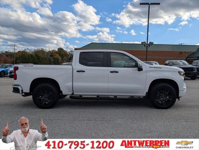 2023 Chevrolet Silverado 1500 4WD Crew Cab Short Bed Custom 2023 Chevrolet Silverado 1500 4WD Crew Cab Short Bed Custom