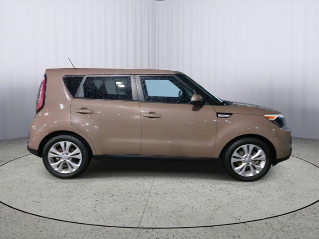 2015 Kia Soul + 2015 Kia Soul +