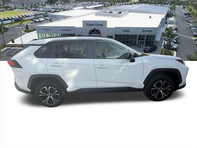 2021 Toyota RAV4 LE 2021 Toyota RAV4 LE