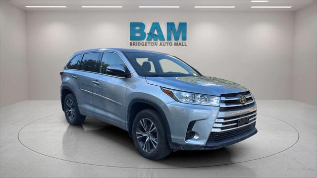 2018 Toyota Highlander LE 2018 Toyota Highlander LE