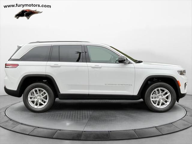 2025 Jeep Grand Cherokee GRAND CHEROKEE LAREDO X 4X4