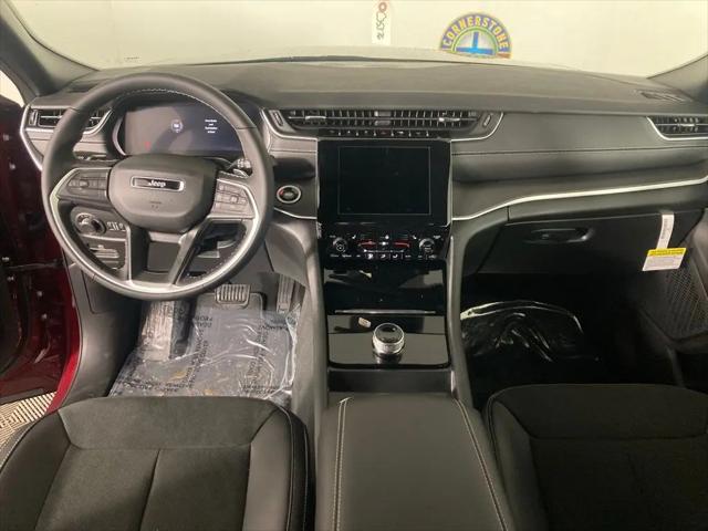 2025 Jeep Grand Cherokee L Altitude 4x4