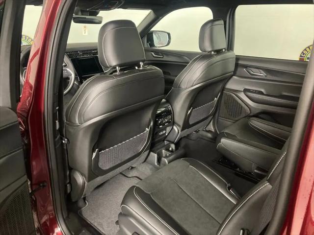 2025 Jeep Grand Cherokee L Altitude 4x4