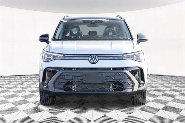 2026 Volkswagen Taos SE Black
