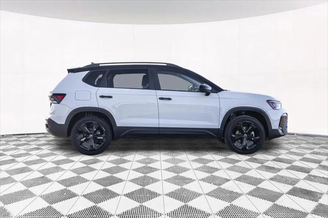2026 Volkswagen Taos SE Black