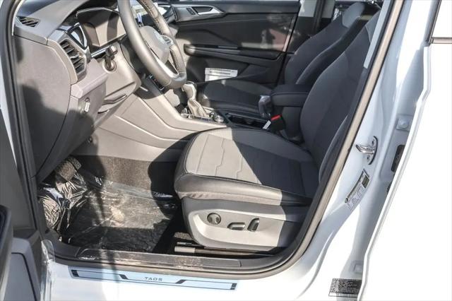2026 Volkswagen Taos SE Black