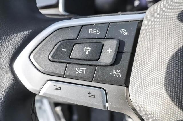 2026 Volkswagen Taos SE Black