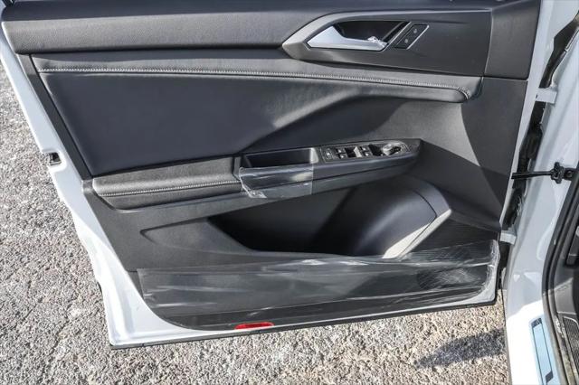 2026 Volkswagen Taos SE Black