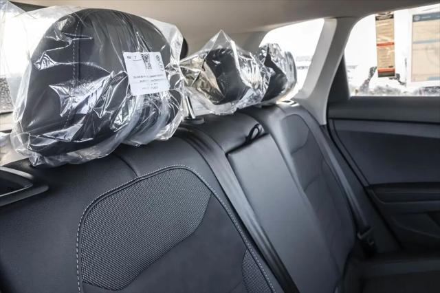 2026 Volkswagen Taos SE Black