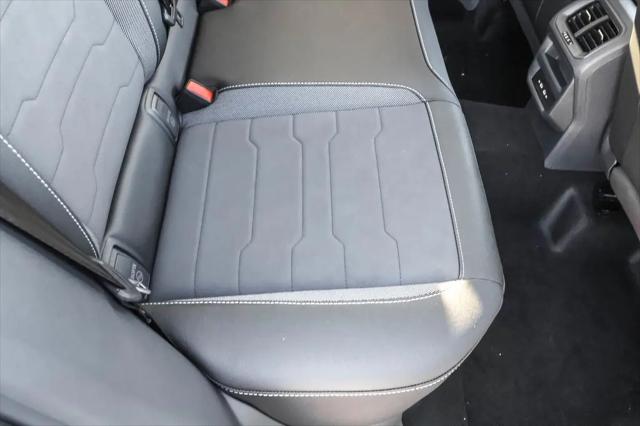 2026 Volkswagen Taos SE Black