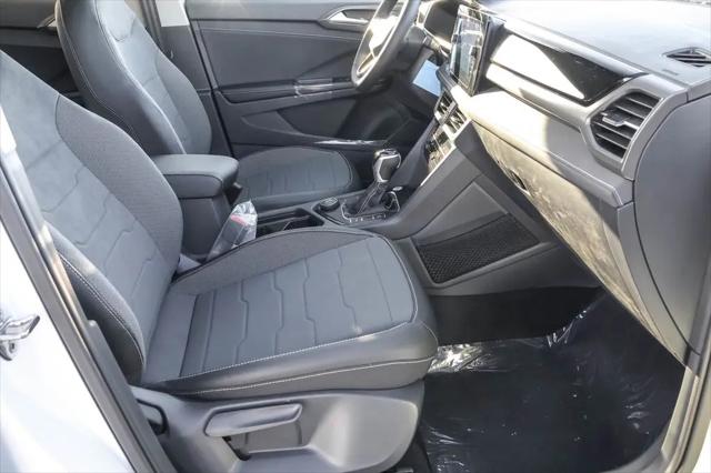 2026 Volkswagen Taos SE Black