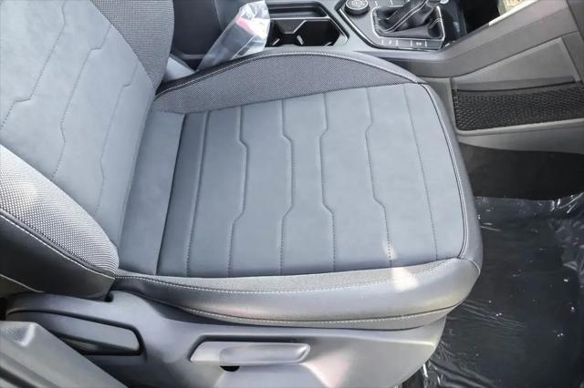 2026 Volkswagen Taos SE Black