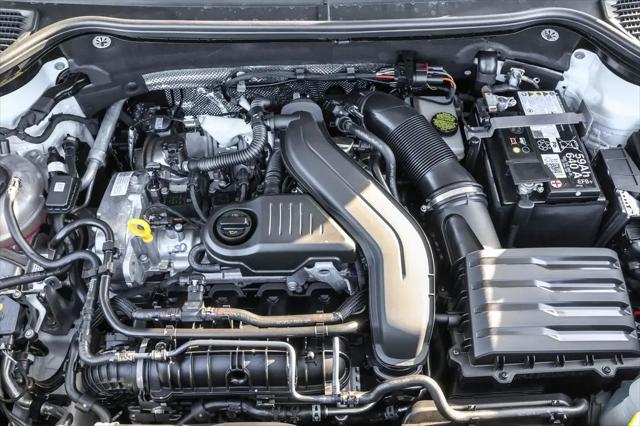 2026 Volkswagen Taos SE Black