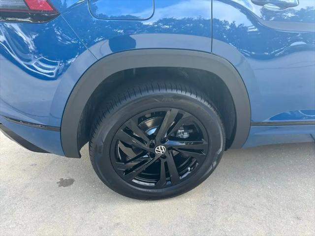 2026 Volkswagen Atlas Cross Sport SEL R-Line Black