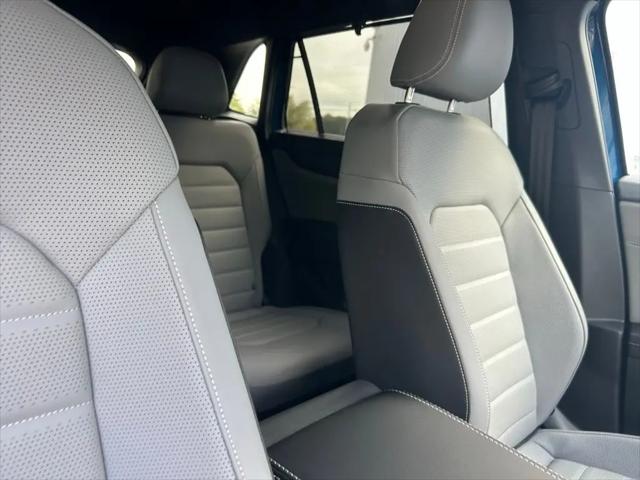 2026 Volkswagen Atlas Cross Sport SEL R-Line Black