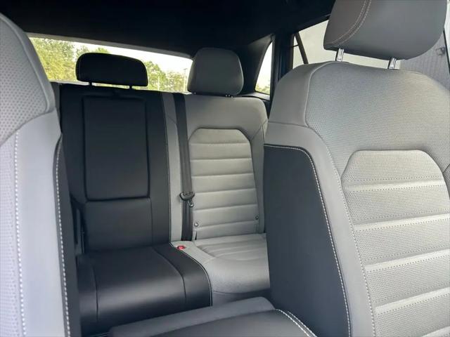 2026 Volkswagen Atlas Cross Sport SEL R-Line Black