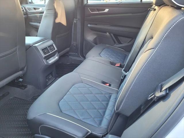 2026 Volkswagen Atlas Cross Sport SEL Premium R-Line