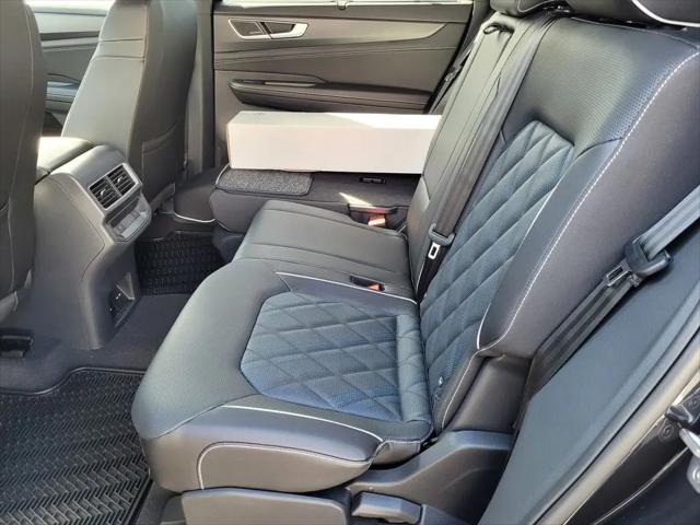 2026 Volkswagen Atlas Cross Sport SEL Premium R-Line