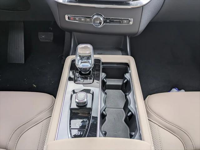 2026 Volvo XC90 Plus, B6 AWD Gas mild hybrid, Gasoline, Bright, 7 Seats