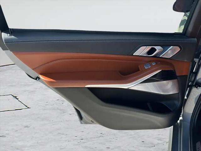 2023 BMW X7 M60i
