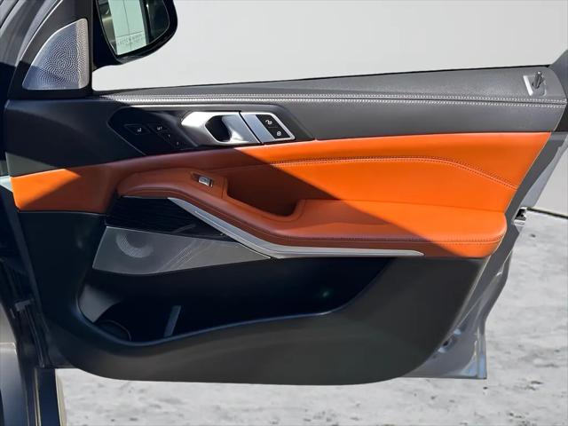2023 BMW X7 M60i