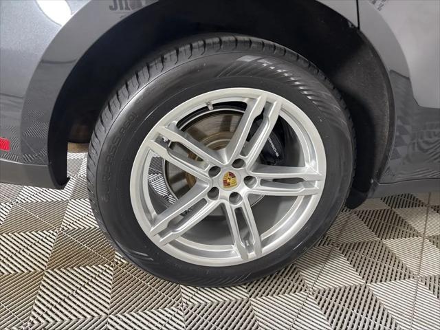 2022 Porsche Macan Standard