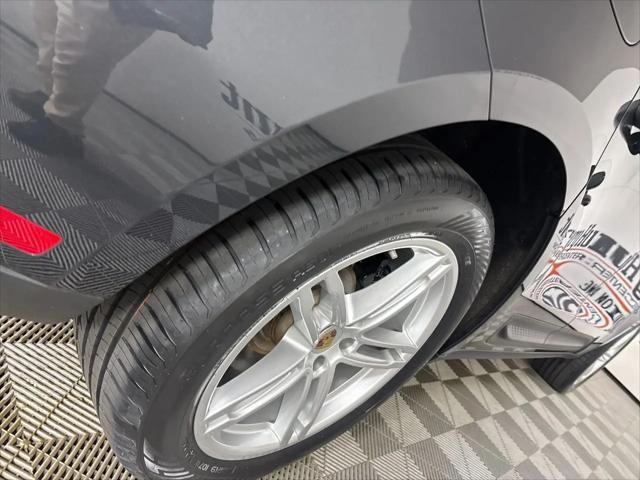 2022 Porsche Macan Standard