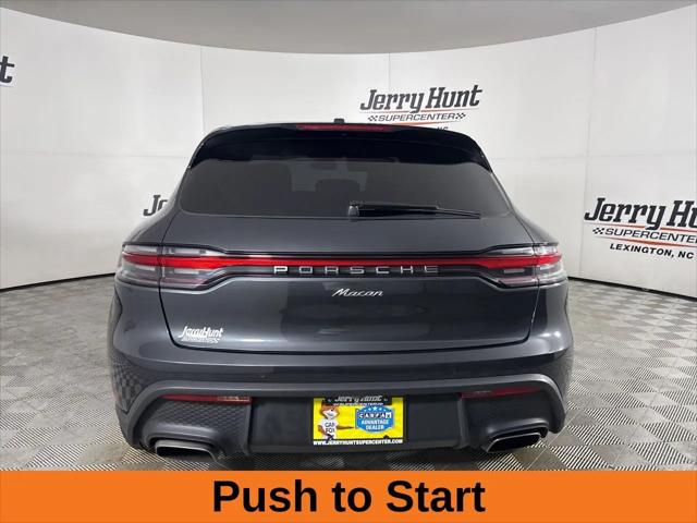 2022 Porsche Macan Standard