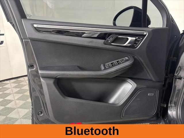 2022 Porsche Macan Standard