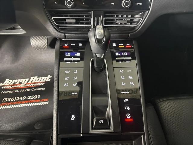 2022 Porsche Macan Standard