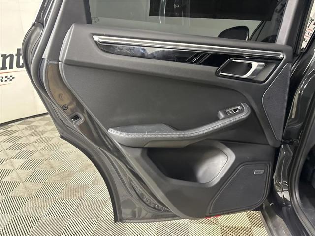 2022 Porsche Macan Standard